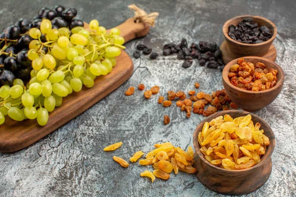 Health Benefits Of Regular Raisins Vs. Golden Raisins